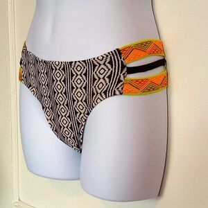 🛍️ BUNDLE ONLY 🛍️Geometric Pattern Bikini Bottom
